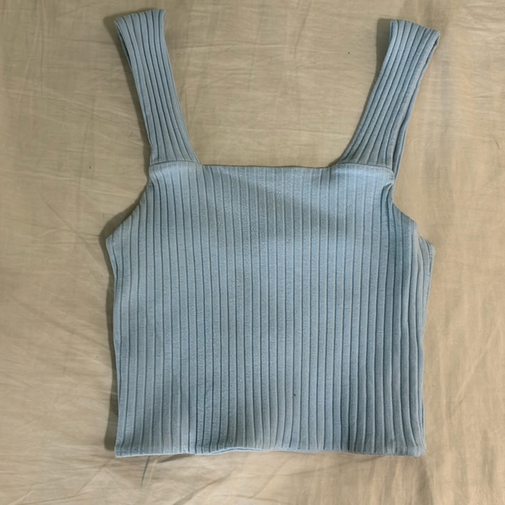 Cute tank top from AE, size S. Lightly worn, good condition